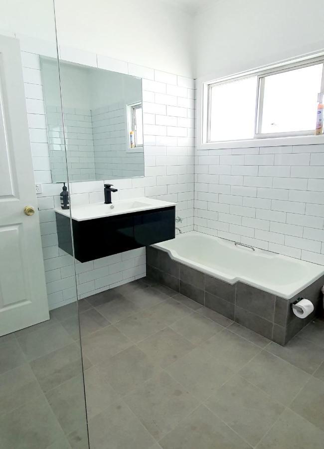 The Convent Boutique Accommodation Хэй Экстерьер фото